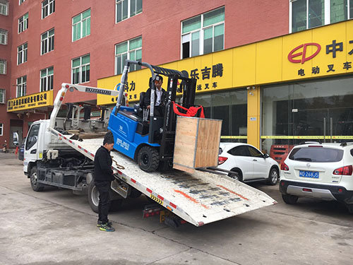 廈門電動(dòng)叉車公司，銷售比亞迪電動(dòng)叉車2.5噸一臺