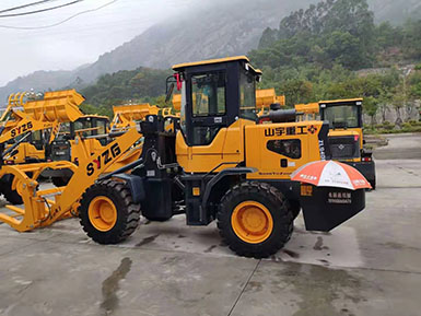 恭喜羅總喜提新車，山宇裝載機(jī)940走起，山宇重工，助您成功！